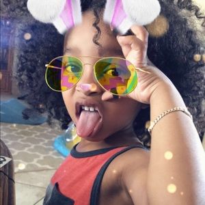 Meet your Posher, Yanith